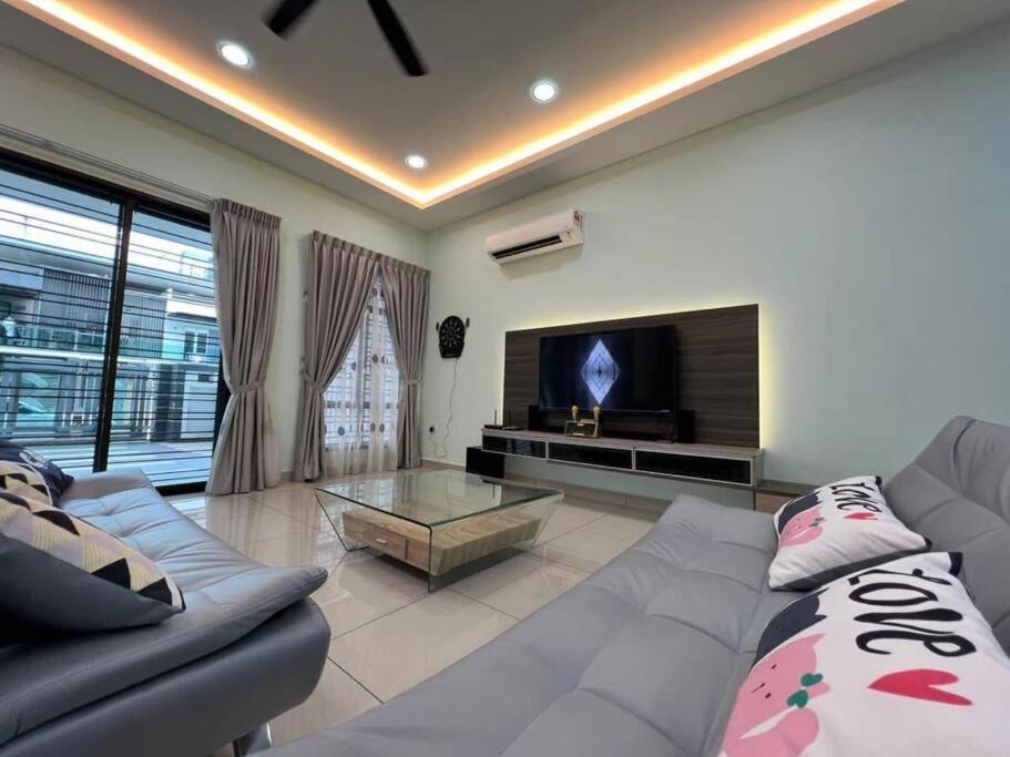 16 Pax Seri Austin Landed House * Johor Bahru