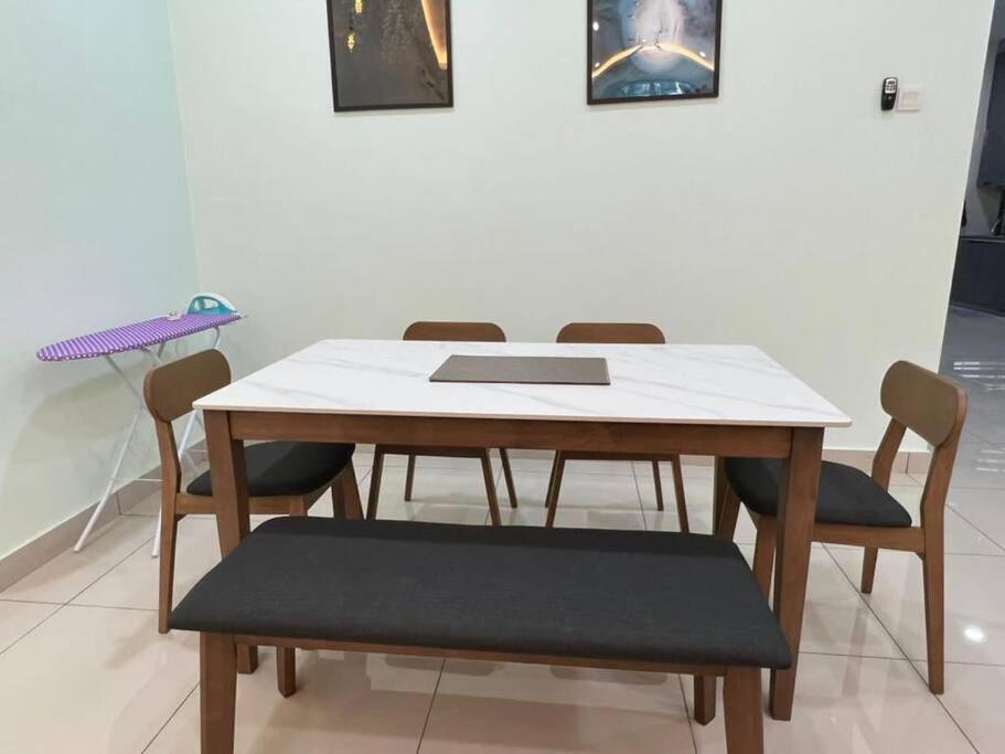 Vila 16 Pax Seri Austin Landed House
